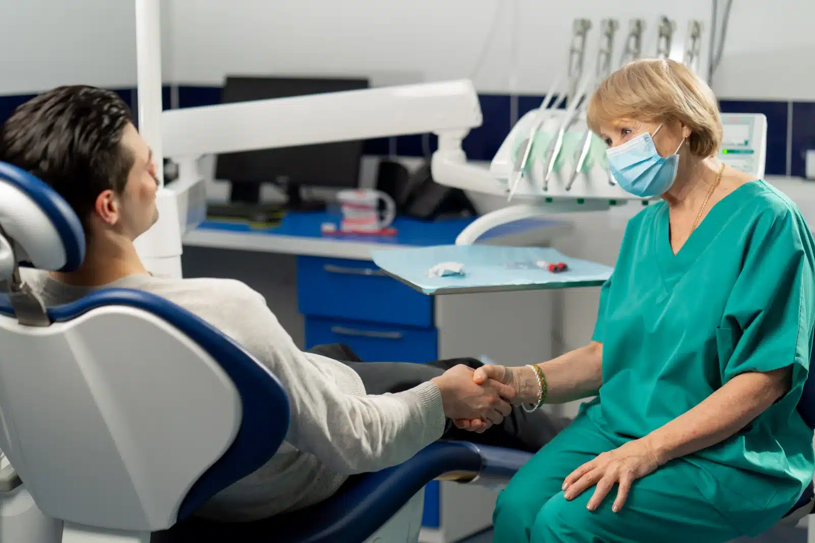 expert dentists in brisbane doing their job.