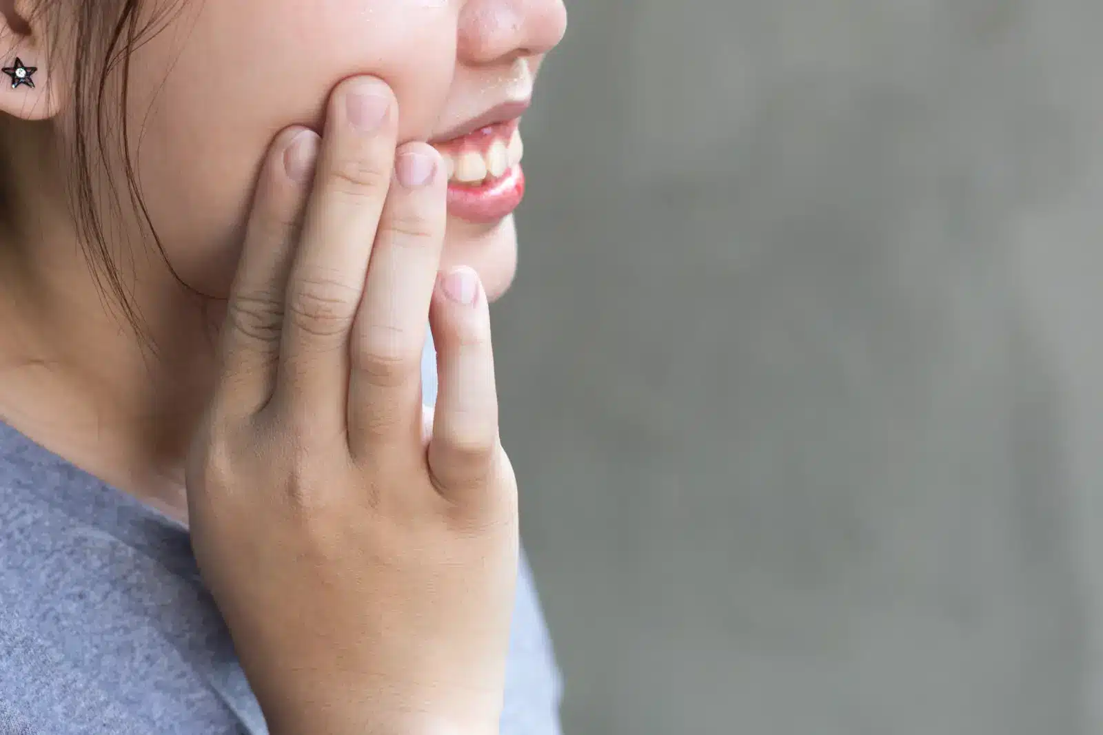 tooth pain is uneasy to handle.